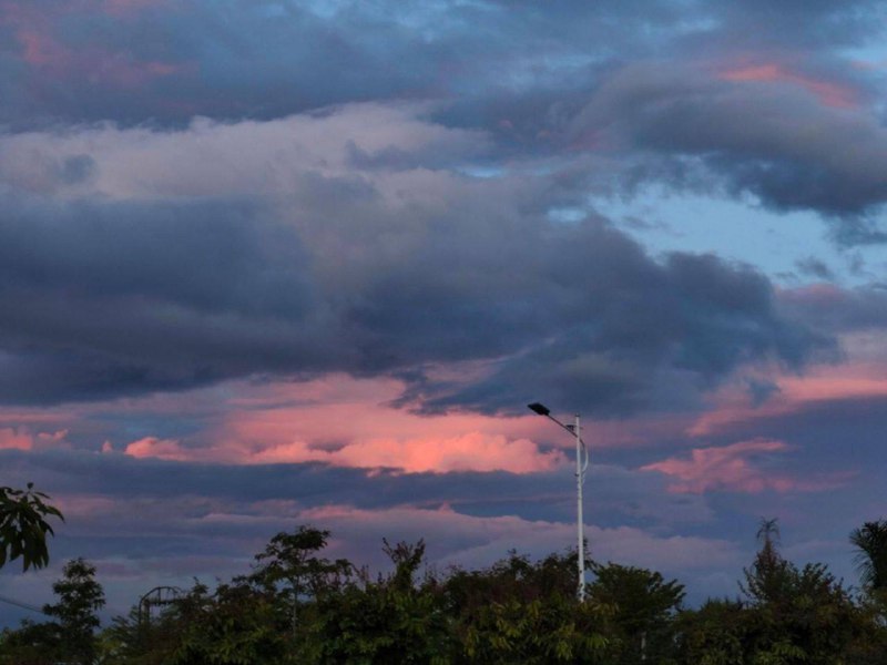 生活分享活动投稿我热爱着羽毛球并坚持热爱下去，因为它能在我情绪低落的时候，给我提供“情绪价值”，邀请上我的朋友，简简单单一场运动就能让我和我的朋友大汗淋漓的同时身心愉悦，同时我也喜欢记录每一次运动或者游玩时遇到的自然景象，我觉得这一切已经是我生活的一部分了，也是让我继续热爱生活的原因之一By. @bigdick852⛱️标签：#活动 #摄影 #运动🌠频道：@ArgunRiver🌌投稿：@ArgunRiver_bot