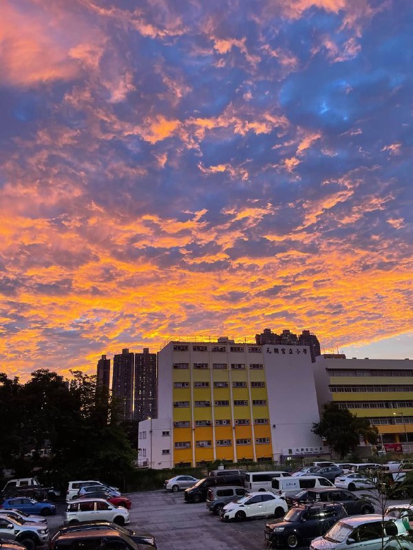 生活分享活动投稿从午后的平静到黄昏的绚烂，短短15分钟，城市的天空犹如调色盘般变幻，让人感叹大自然的神奇魔力