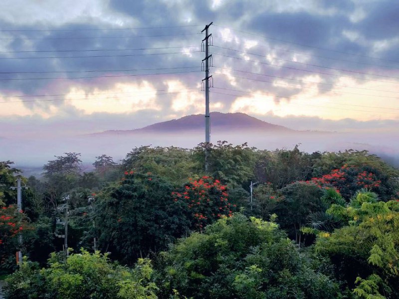生活分享活动投稿我热爱着羽毛球并坚持热爱下去，因为它能在我情绪低落的时候，给我提供“情绪价值”，邀请上我的朋友，简简单单一场运动就能让我和我的朋友大汗淋漓的同时身心愉悦，同时我也喜欢记录每一次运动或者游玩时遇到的自然景象，我觉得这一切已经是我生活的一部分了，也是让我继续热爱生活的原因之一By. @bigdick852⛱️标签：#活动 #摄影 #运动🌠频道：@ArgunRiver🌌投稿：@ArgunRiver_bot