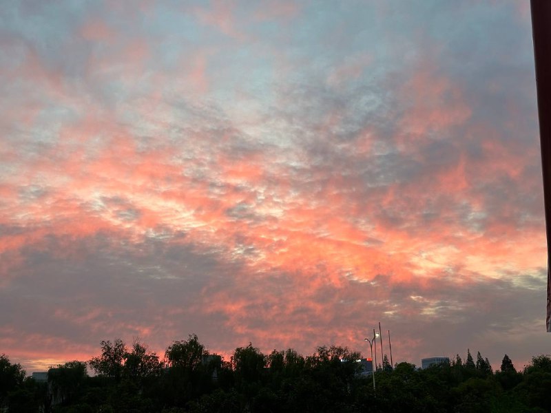 生活分享活动投稿夕阳&黄昏By. mo no⛱️标签：#活动 #摄影🌠频道：@ArgunRiver🌌投稿：@ArgunRiver_bot