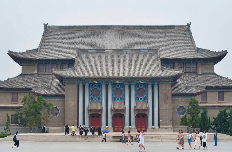 河南大学大礼堂深夜失火2024年5月2日23时20分许，在修缮施工期间的河南大学明伦校区大礼堂发现火情